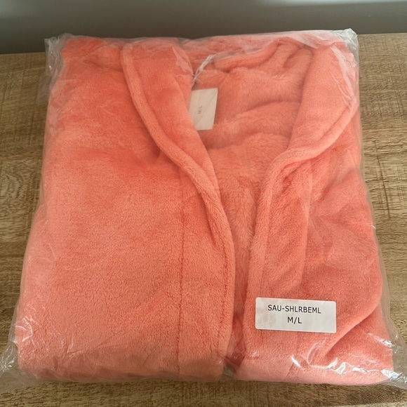 Plush Cozy Sunrise Seashell Robe - NWT - Picture 2 of 4